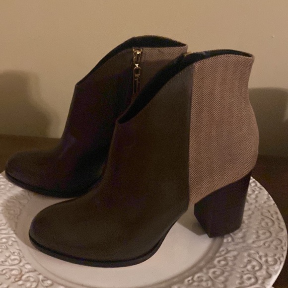 EUC Guilhermina Two Toned Bootd Suze 6M - Picture 2 of 6